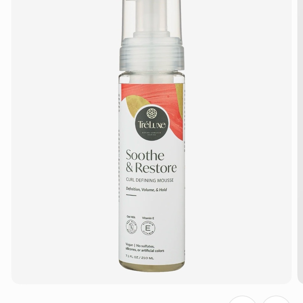 Soothe & Restore Curl Defining Mousse - White